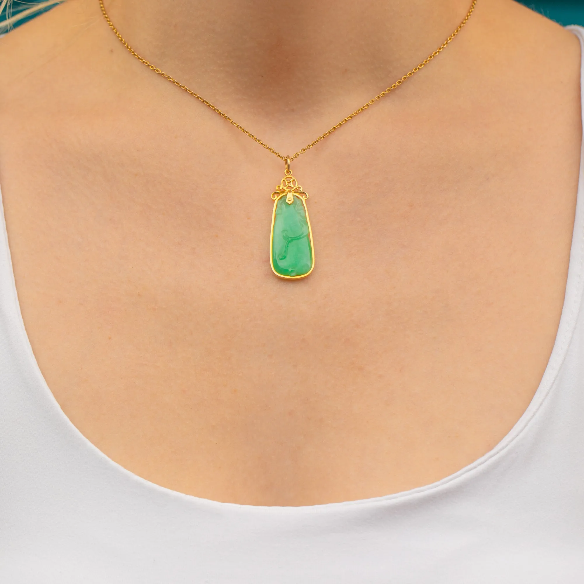 Art Deco 14ct Gold Carved Jade Pendant