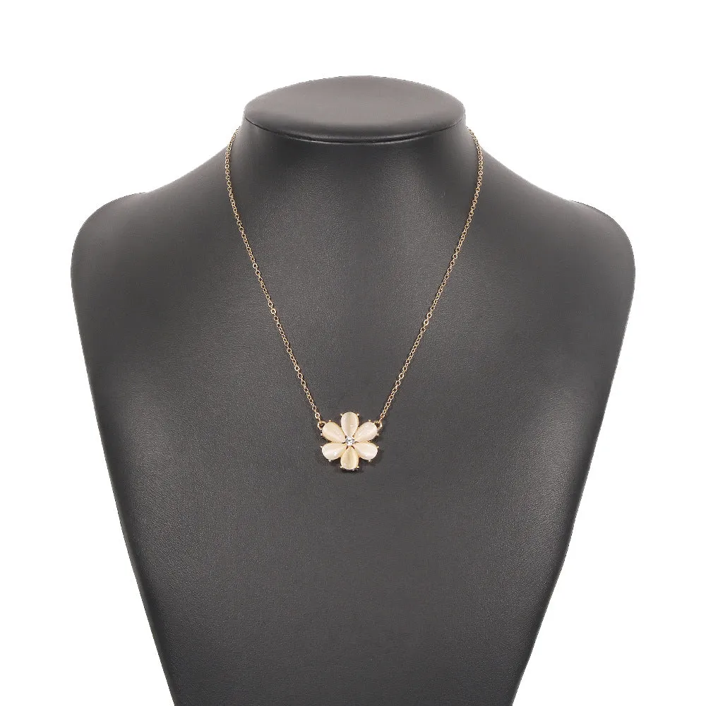 Girly Heart Simple Necklace Geometric Flower Retro Pendant Clavicle Chain