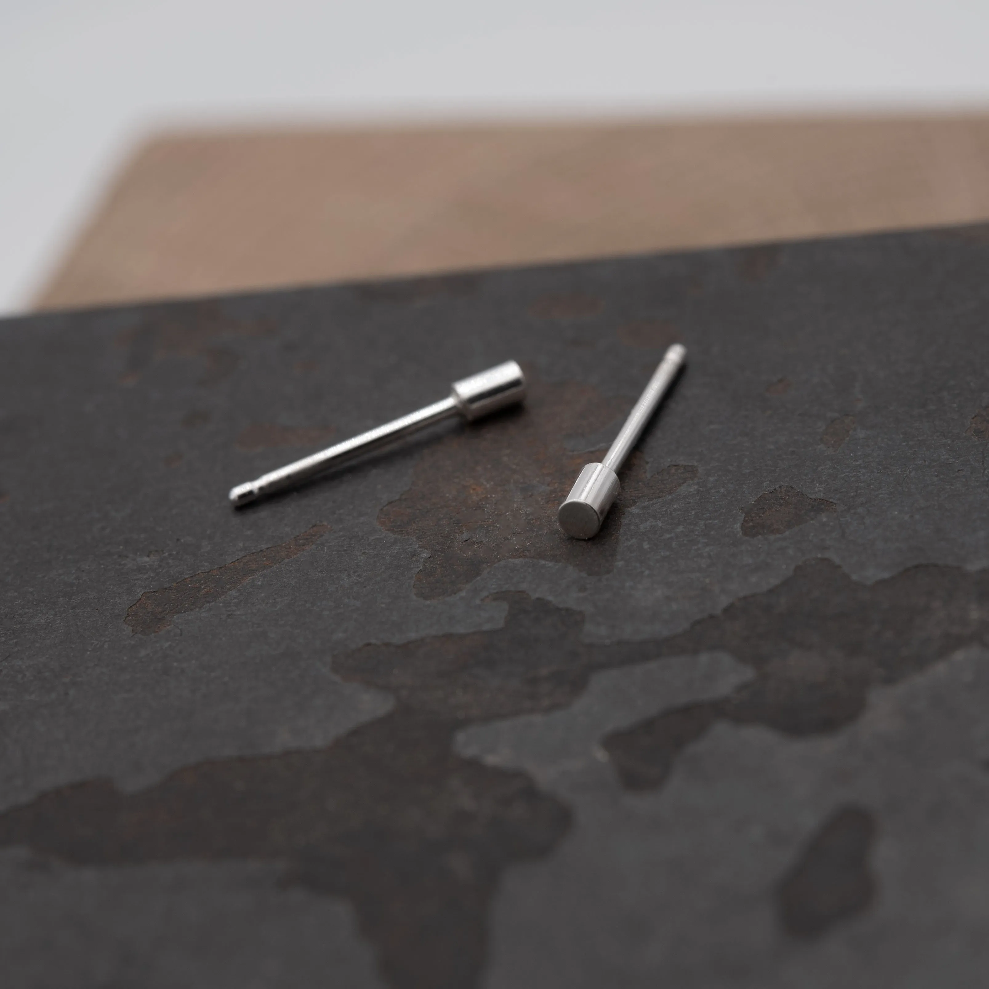 Silver tiny dot stud earrings N°15