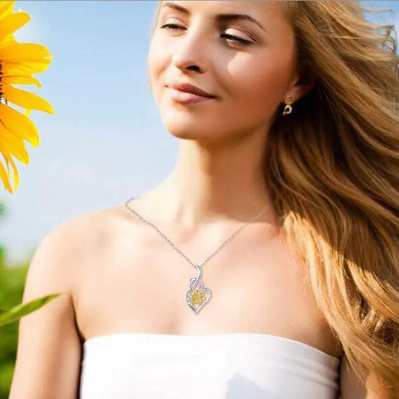 Sunshine Sunflower Pendant necklaces Simple and Elegant Silver Alloy Flower pendant