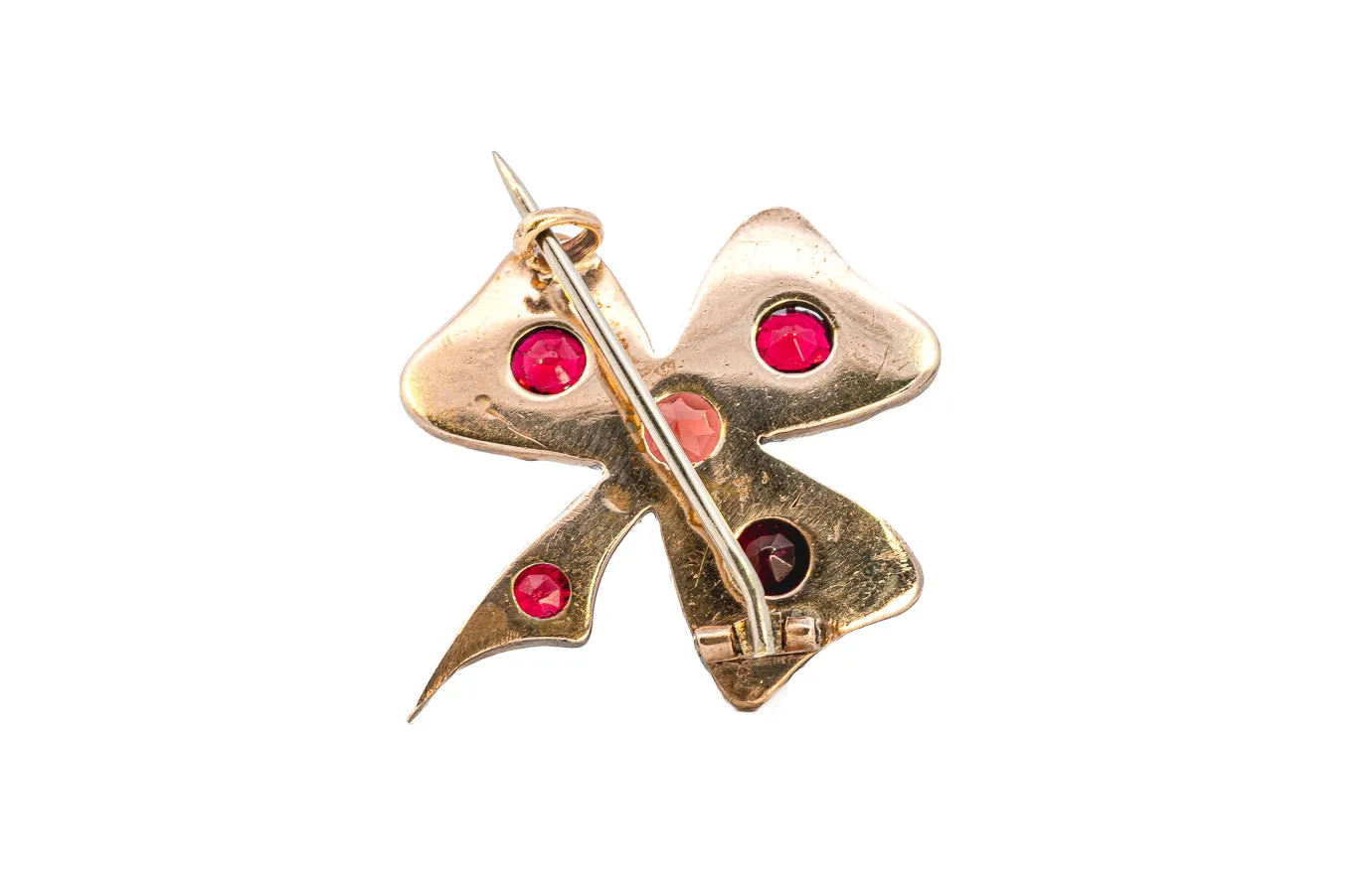 Yellow Gold Shamrock-Shaped Garnet Brooch - Symbolic and Elegant