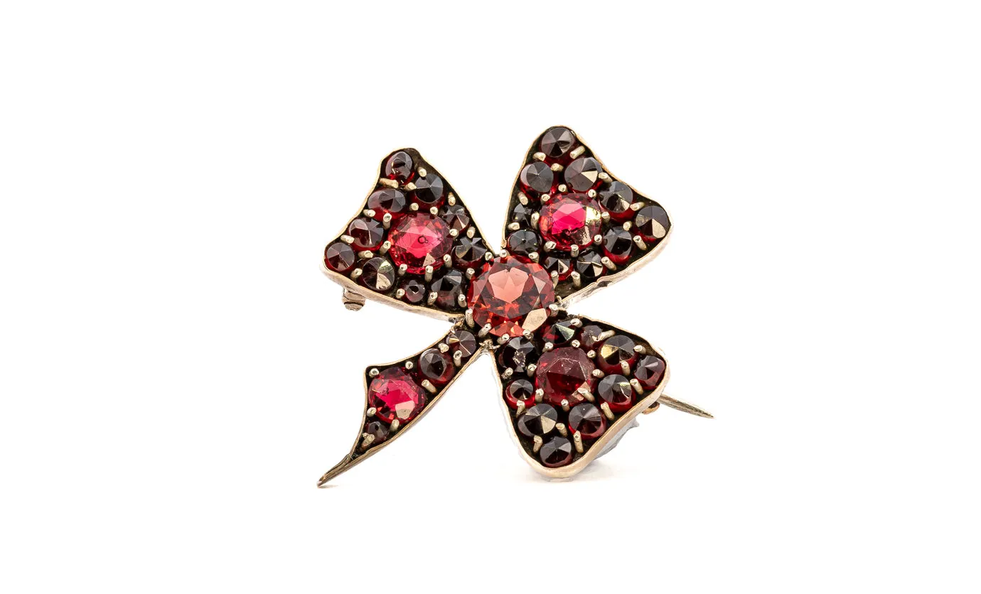 Yellow Gold Shamrock-Shaped Garnet Brooch - Symbolic and Elegant